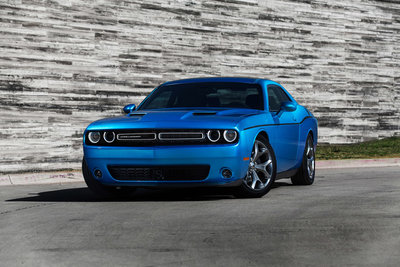 2015-dodge-challenger-sxt-001-1.jpg
