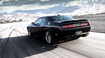 2015 Dodge Challenger SRT Hellcat 16.jpg