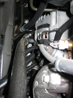 Alternateur - vue de dessus moteur.JPG